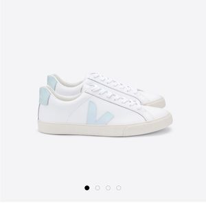 Vejar Esplar in Menthol & White